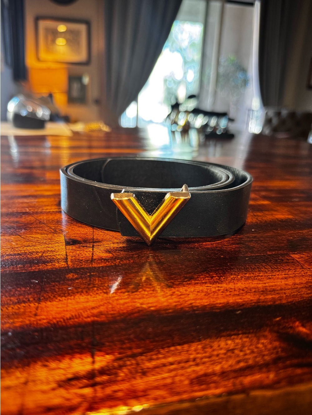 Womens Black Belt Gold Accent
40inches Excellent Condition